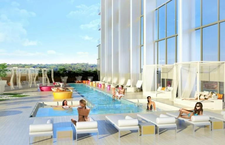 2010_10_29_03_31_12_southbeachpool