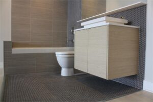 2011_03_14_07_56_20_hivebathroom1