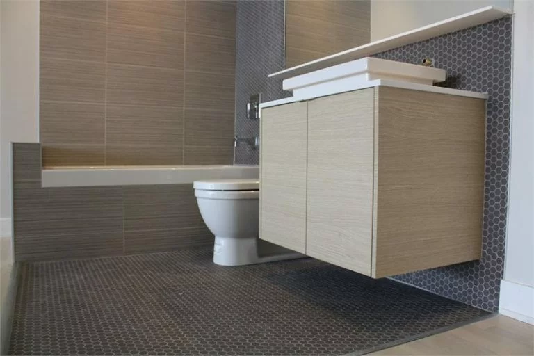 2011_03_14_07_56_20_hivebathroom1