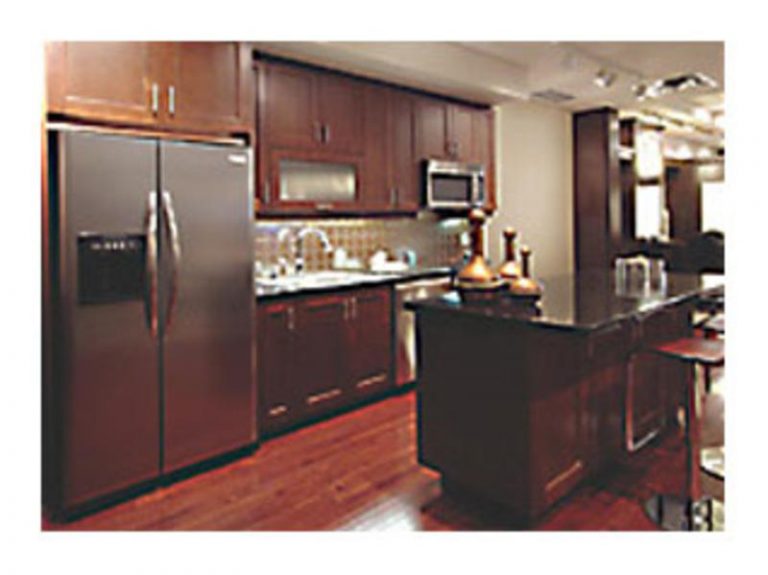 2010_06_08_11_27_46_uptownkitchen